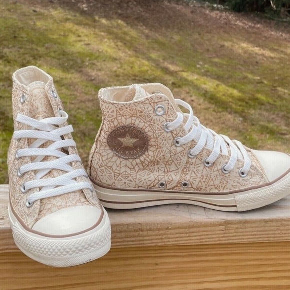 Women’s Cream Converse High tops ✨ - Picture 7 of 7
